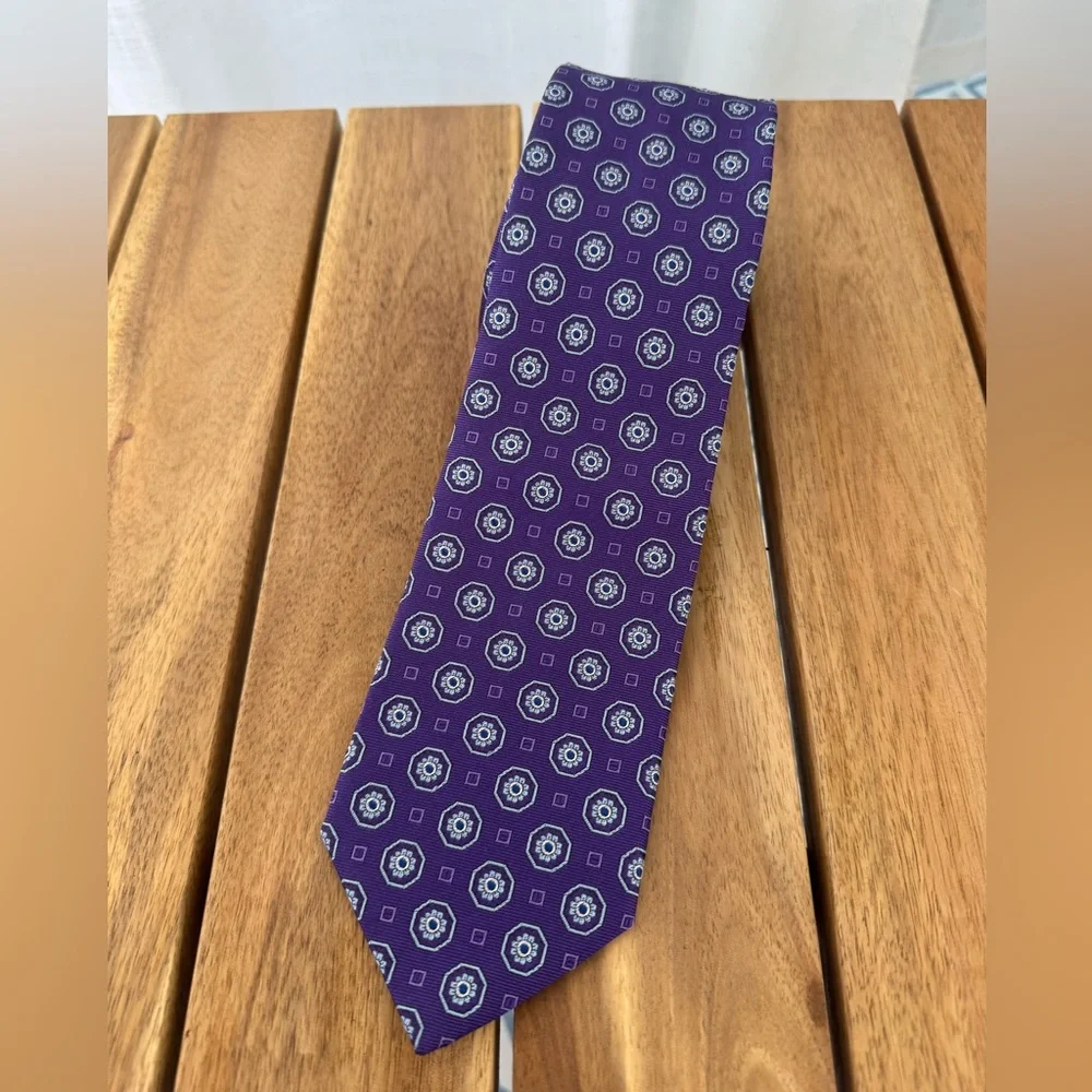 Brooks Brothers Purple Medallion Print Silk Tie Classic Preppy Necktie